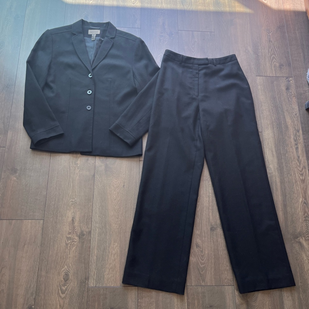 Uniform John Paul Richard Blazer and Pants Set